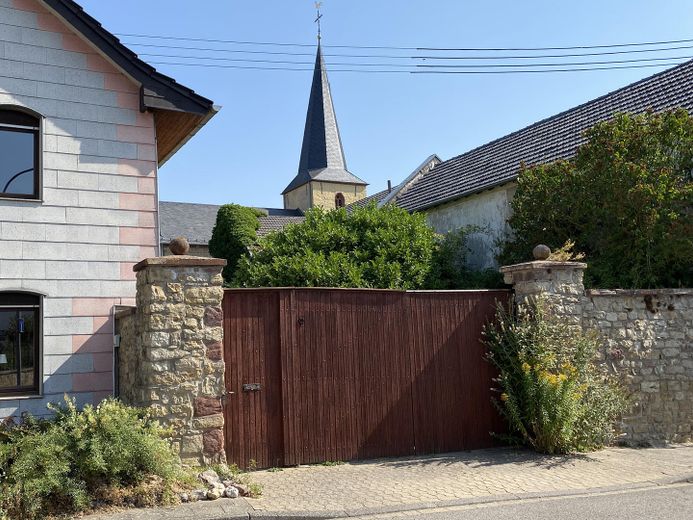Idyllischer Rückzugsort: Charmantes Bruchsteinhaus mit toskanischem Innenhof – Hoftor