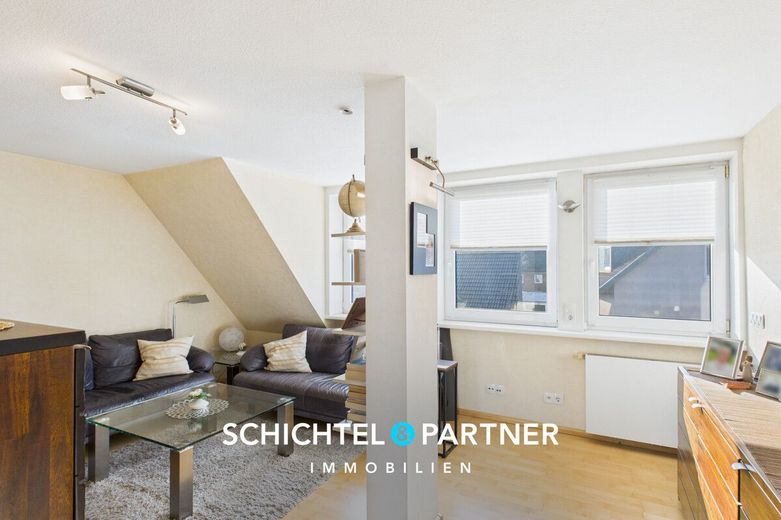 Ohlenhof | Geräumiges Dreiparteienhaus mit großem Grundstück und Gewerbe – S&amp;P | Wohnzimmer