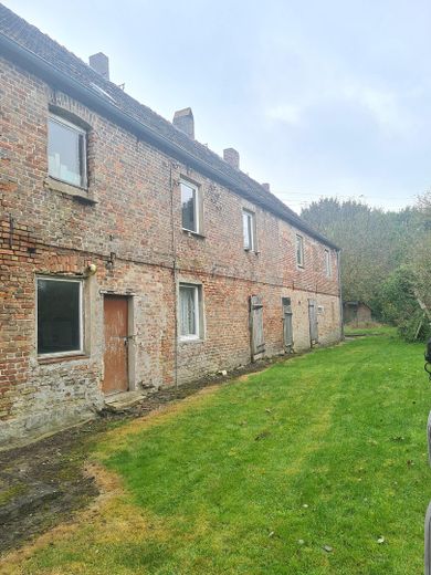 Investmentchance auf Rügen: Mehrfamilienhaus + ca. 3.087 m² Grundstück, Wasser-/Ostseenähe – Gartenseite