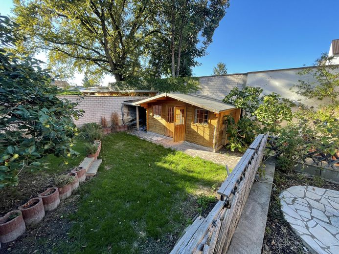 Top Gepflegtes MFH mit Rendite – Garten