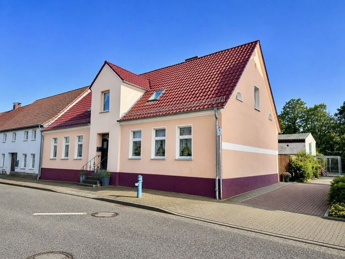 HORN IMMOBILIEN ++ großes Einfamilienhaus in Brüssow bei Löcknitz – Einfamilienhaus in Brüssow