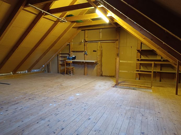 Traumhaus mit Sauna & großzügigem Gartengrundstück in Aurich-Wiesens – Provisionsfrei – PKW-Garage Dachboden