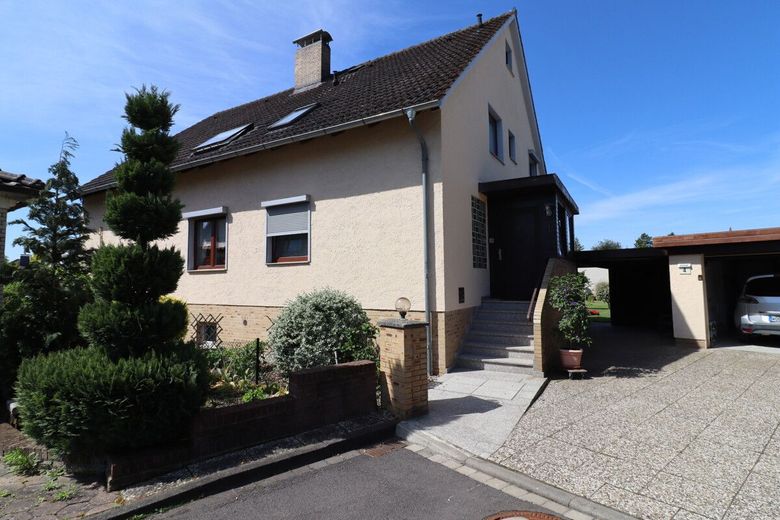 Modernisiertes Ein-/Zweifamilienhaus mit Fernwärmeanschluss in ruhiger Sackgassenlage – Aussenansicht