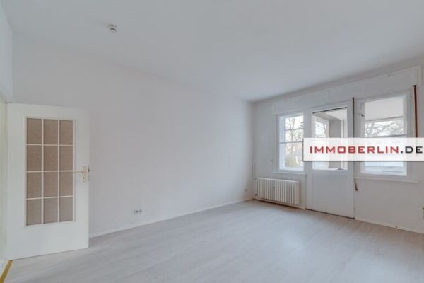 IMMOBERLIN.DE - Geräumige Altbauwohnung mit Loggia beim Britzer Garten