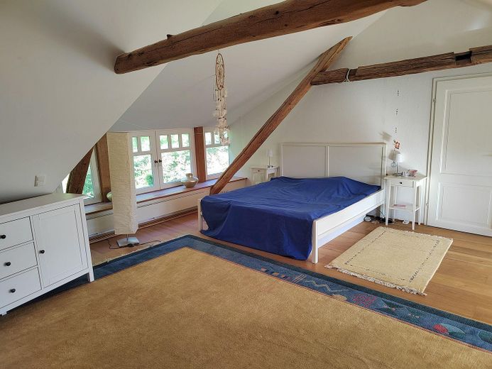 Kernsaniertes Bauerhaus unter Reet auf naturnahem Grundstück in Feldrandlage – Schlafzimmer Eltern