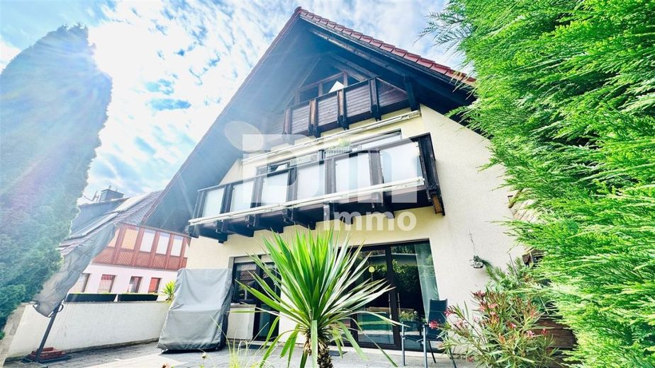 Hochwertiges 1-2 Familienhaus mit Nebengebäude in begehrter Lage mit vielen Extras – Rückansicht / Terrasse