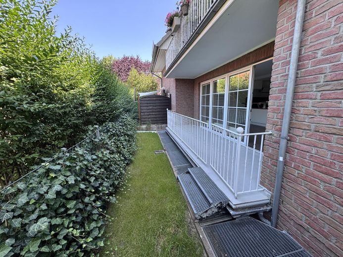 Lichtdurchflutete 2,5-Zimmer-Maisonette, Terrasse und Garten – frisch renoviert & sofort beziehbar – Private Loggia und Garten