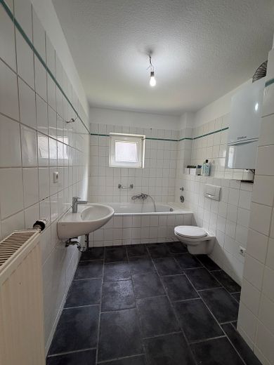 Helle 2-Zimmer-Wohnung in Bremerhaven-Mitte zu vermieten – Badezimmer