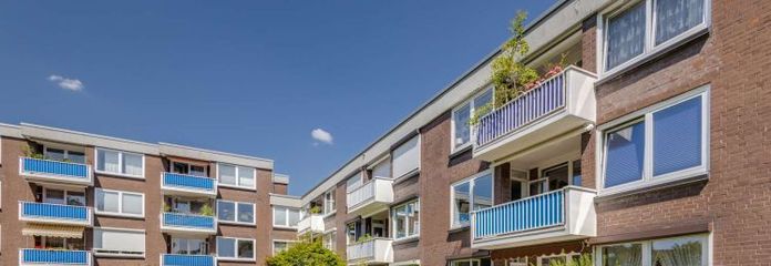 Vivere inondata di luce con terrazza ovest soleggiata e vista sul verde