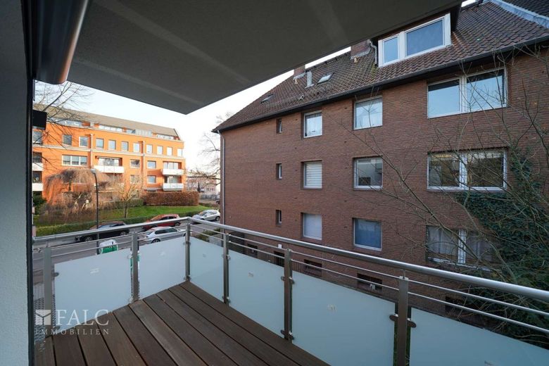 Energieeffizienter Neubau mit 3 Wohneinheiten und Business-Suite – WHG2-Balkon 2