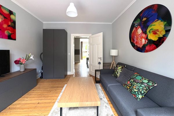 VOLLMÖBLIERTES 2-RAUM-GRÜNDERZEIT-SMARTHOME, TERRASSE, GARTEN, CITY- BESTLAGE