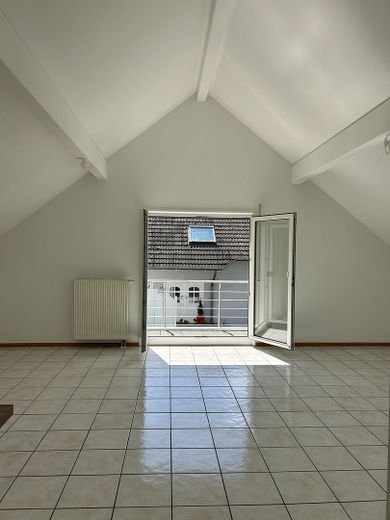 Schöne 2-Zi-Wohnung m.Balkon,Grün-& Blicklage,Kfz-Stellplatz,Keller.Am Schäfersberg-Niedernhausen – Wohnzimmer vom Flur aus