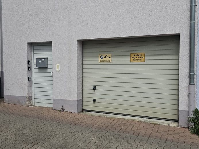Das Fackelrondell ist nur ein Steinwurf entfernt. 
Große Wohnung im Quartier Kotten zu verkaufen! – Garage, Neubauteil
