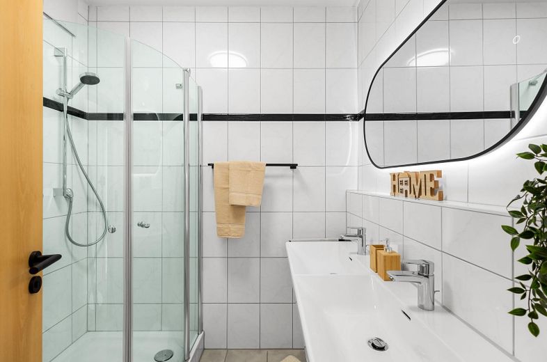 Emménagez et sentez-vous chez vous - Appartement moderne de 2 pièces, libre immédiatement – Duschbad