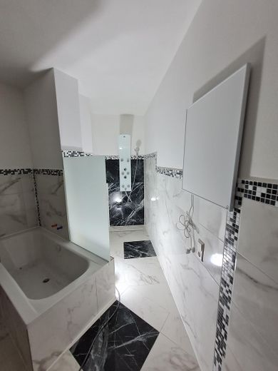 3-Zi. WHG + Balkon + Aufzug+Garten – Bad mit Du. + Wanne