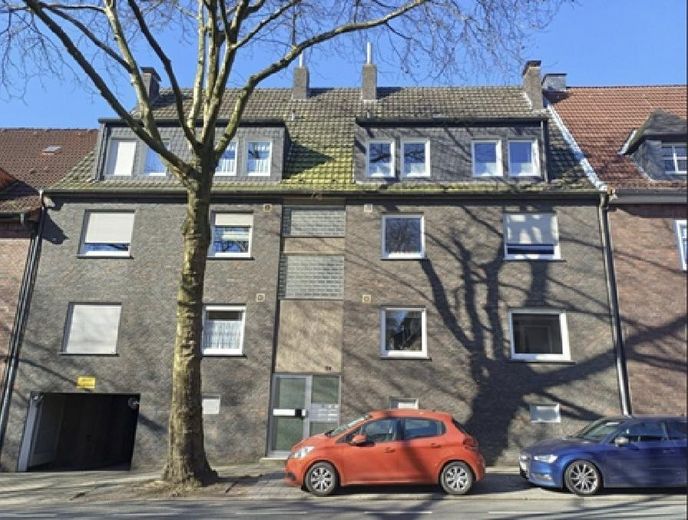 Solido condominio plurifamiliare in piacevole viale con giardini in vendita – Mehrfamilienhaus 