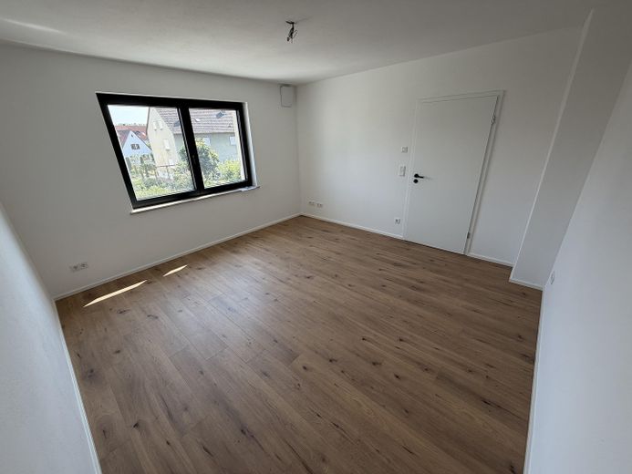 شقة حصرية من 4 غرف-Ingolstadt-Mailing-مجددة بشكل أساسي&حديثة – Foto 24