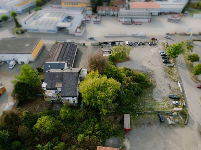 Großes Gewerbegrundstück in Umkirch: Bestand mit 6 Einheiten + Lagerhalle + Entwicklungsfläche – Ansicht Grundstück