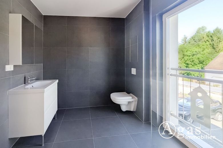Monteur-Wohnung! 3-Zimmer-Whg. für 6 Personen - dauerhaft mieten = 17,43 EUR /Tag/Person – Bad
