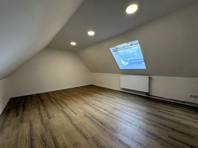 Erstbezug nach Sanierung - 4,5 Zimmer EG-Wohnung – Mansardenzimmer
