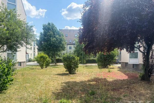 Appartement en copropriété de deux pièces loué avec balcon et place de stationnement