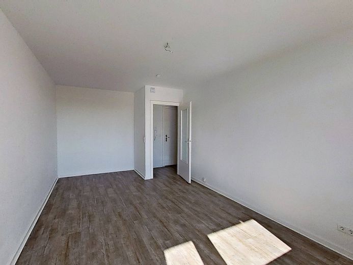 Komfort für Singles: Modernes 1-Zimmer-Apartment mit EBK und BALKON – Ansicht II: Wohn- und Schlafb…