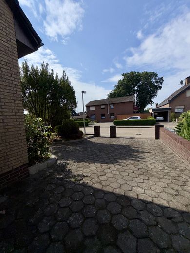 Seltene Gelegenheit in Delmenhorst: 150 m², großer Garten, viel Ausbaupotenzial – provisionsfrei – Hofeinfahrt