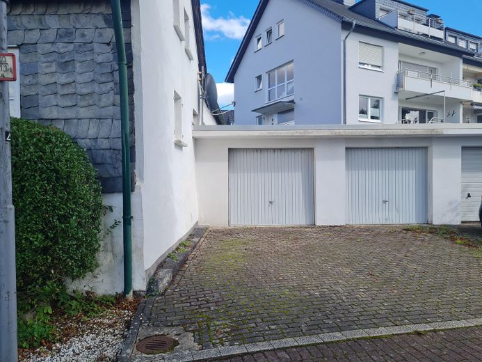 Historisches Fachwerk-Ensemble (Haupthaus + Nebengebäude + 2 Garagen) – Garagen