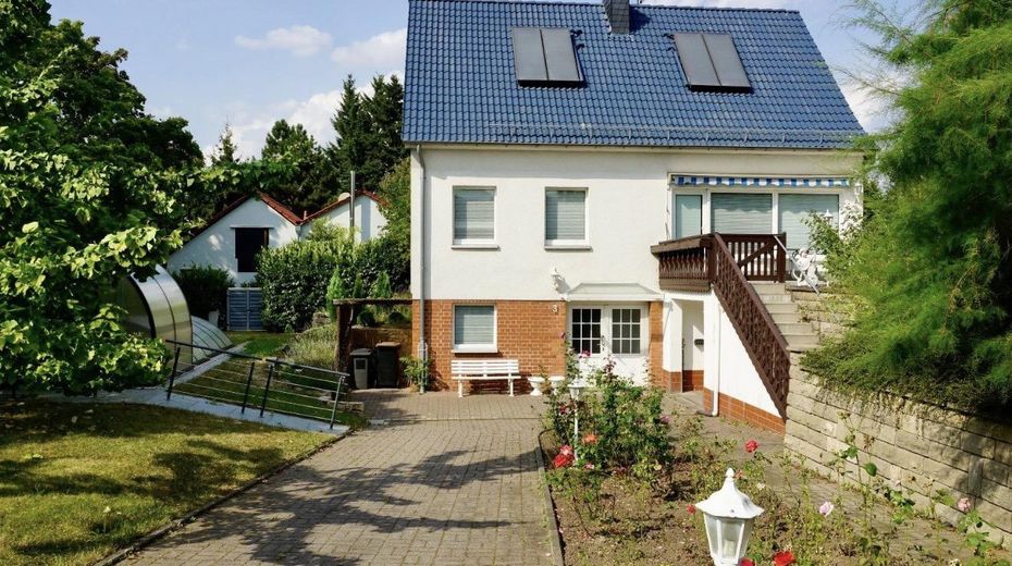 freistehendes Einfamilienhaus mit Garten, Pool, Sauna & Solarthermie – Foto 4