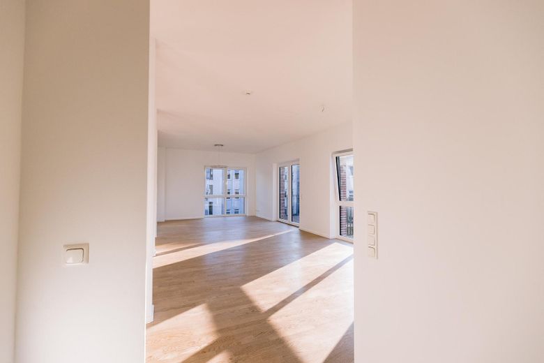 Wohnen, wo andere zu Gast sind – Durch den Flur in die Wohnung