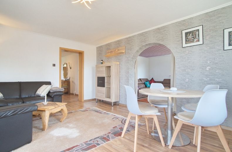 Von Grün umgeben: Großzügige Wohnung mit Balkon am Tippelsberg und Naturschutzgebiet, kurze Fahrzeit zur City – eeeed0a2530f9b28966fb179f08b01775252a7f2.jpg