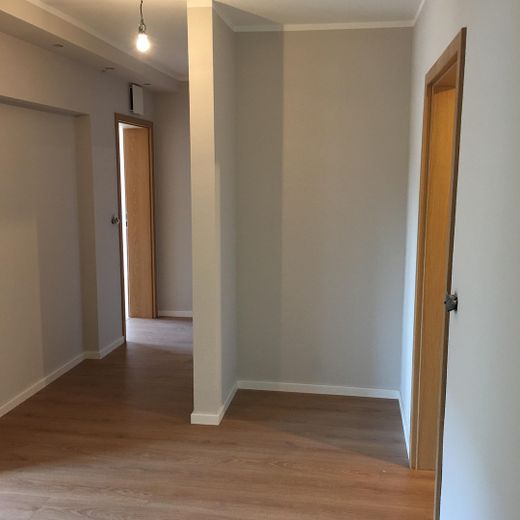 Perfectly renovated 3-room apartment with a beautiful view – First occupancy after renovation – Flur