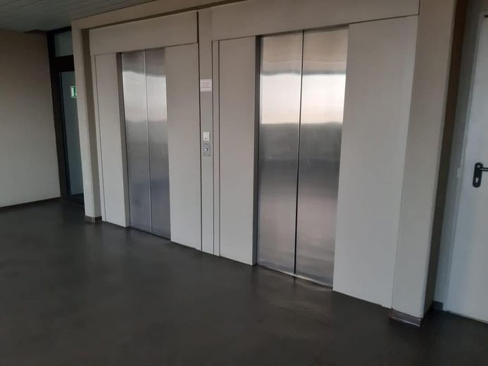 schöne,helle 3-Zimmer Wohnung mit Balkon u. Küche – Hauseingang