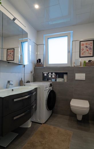 Einziehen und wohlfühlen: komplett sanierte 3-Zimmer-Wohnung mit Balkon und Garage – Foto 16