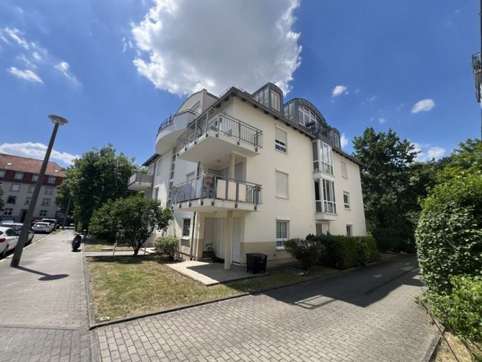 BEZUGSFREIES APPARTMENT IN BESTLAGE VON PLAUEN – फोटो 1