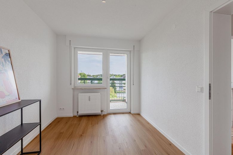 WOHNJUWEL: Helle 4 Zimmer mit zwei Balkonen & TG-Stellplatz – Gästezimmer 