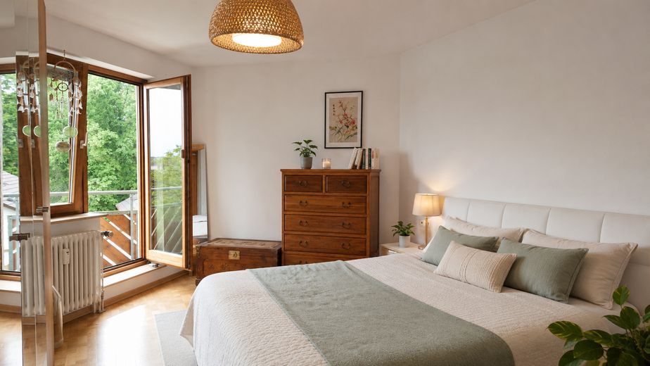 Lichte 3-kamerwoning met twee balkons, uitzicht op het meer en panorama op de Alpen – Schlafzimmer