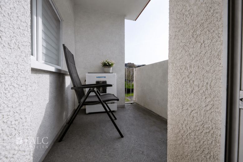 Langfristig investieren - VERMIETETE &amp; gepflegte 2-Zimmer-Wohnung mit Balkon in Top-WEG-Anlage – Balkon
