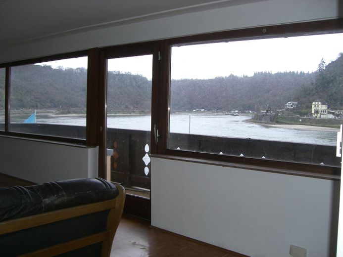 1. Linie am Rhein, Sonnenseite, Sankt Goarshausen Mittelhaus 145 QM – Wohnzimmer