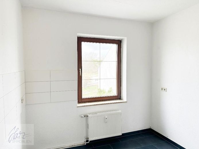 ***WOHNEN IM GRÜNEN*** - Komfortabel, ruhig und familienfreundlich... 3-Raumwohnung mit Tageslichtbad und opionaler Einbauküche ab sofort zu vermieten – Küche mit Fliesenspiegel