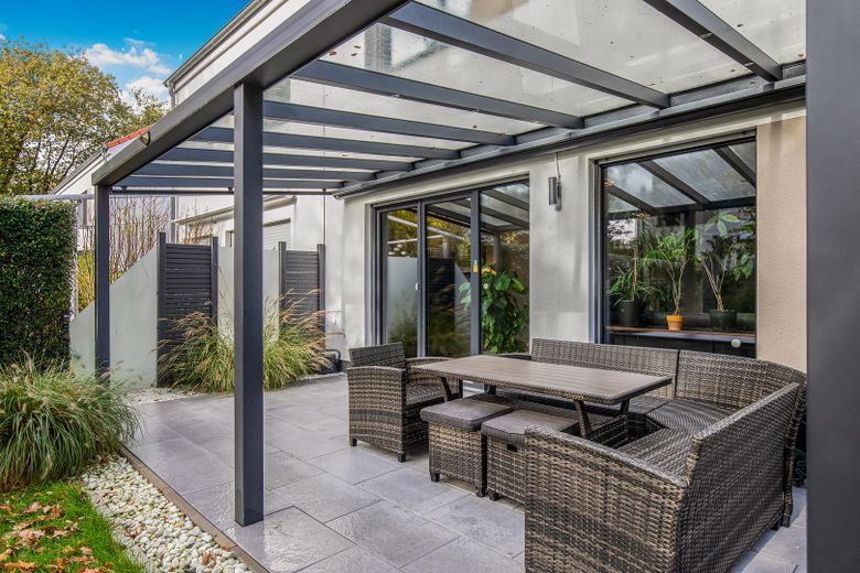 Gepflegte Doppelhaushälfte mit Südgarten, überdachter Terrasse & Doppel-Carport – provisionsfrei – überdachte Terrasse