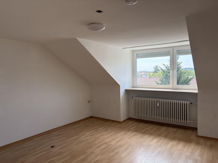 Möbliertes 2-Zimmer Apartment mit Alpenblick - ideal für WG oder Flatsharing – Zimmer 1 - vor Modernisierung