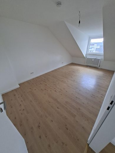 प्रकाशमय 3-कमरे का अपार्टमेंट/पैदल क्षेत्र Hauptstraße/कमीशन-मुक्त – Schlafzimmer
