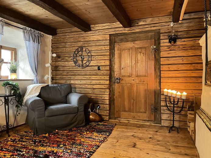 Exklusives Bauernhaus in absoluter Alleinlage – 12.000 m² Privatsphäre nahe Passau – Stube