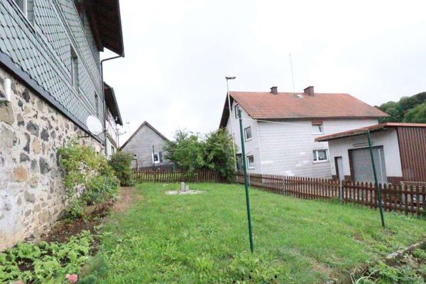 WRS Immobilien - käuferprovisionsfrei - Schotten - Einfamilienhaus mit Garten und Garage