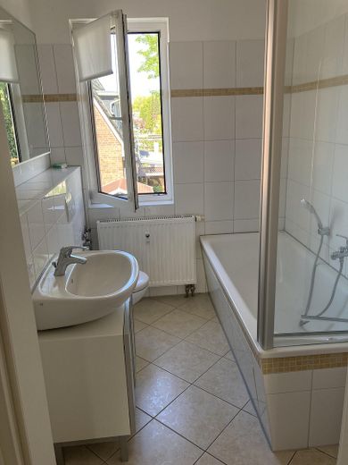 Schöne geräumige 2-ZImmer Wohnung  in Billstedt – Bad