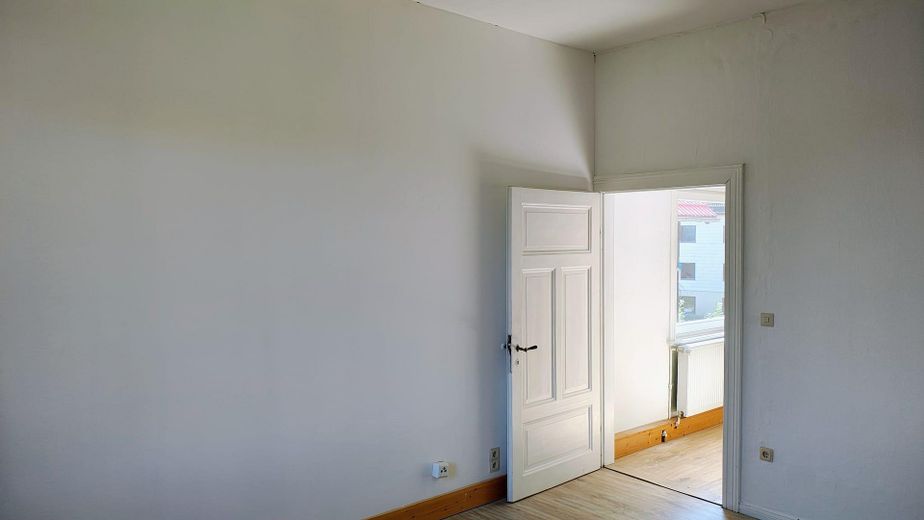 Renovated 4-room apartment with fitted kitchen, 120sqm – Zimmer 4