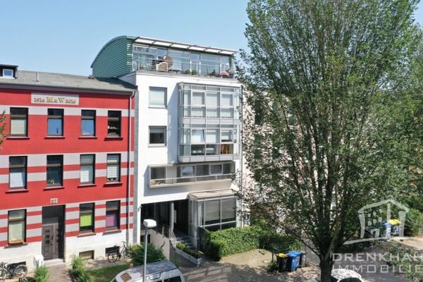 Helle, moderne Wohnung mit Einbauküche, Vollbad, Einbauschränken, Balkon & Stellplatz