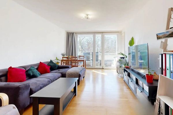 Lichte 2-kamerwoning met BALKON, EBK en ligbad in Ottobrunn