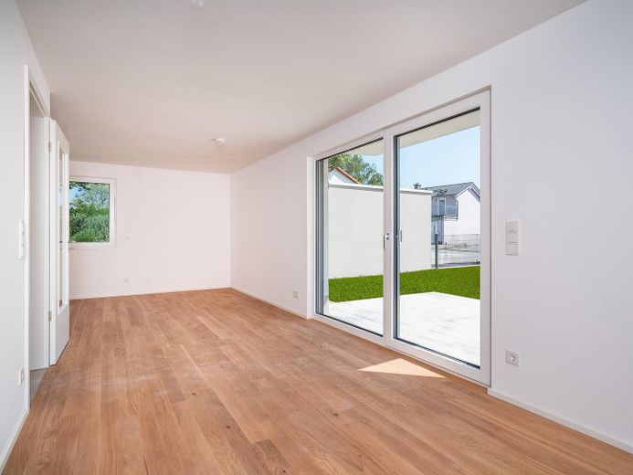 2-Zimmer Erdgeschosswohnung in Parsdorf - Erstbezug – Wohn- & Essbereich 